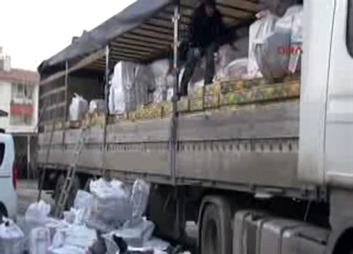Kuru Üzüm\' Yüklü Tır\'dan Kaçak Sigara Çıktı