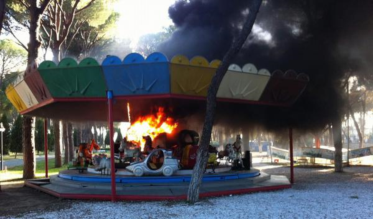 Nazilli\'de Lunaparkta Çıkan Yangın Korkuttu