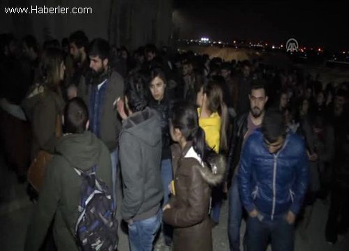Mersin\'de Kampüste Ölen Arkadaşları İçin Eylem Yaptılar