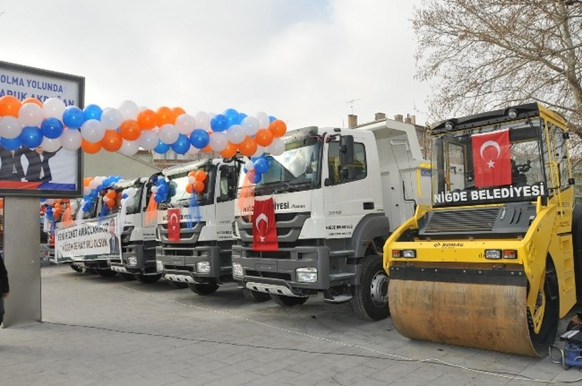 Niğde Belediyesi Yeni İş Makineleri Aldı