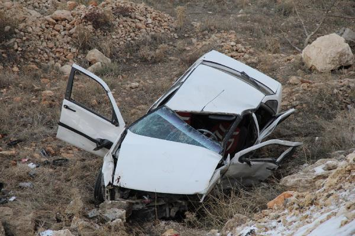 Otomobil Hurdaya Döndü, Sürücü Yara Almadan Kurtuldu
