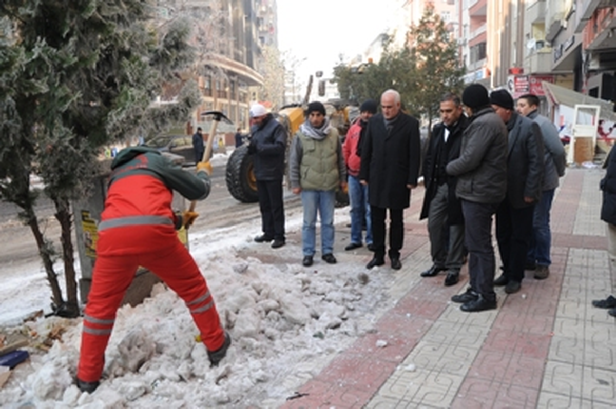 Rızvanağa Caddesi Kardan Temizlendi