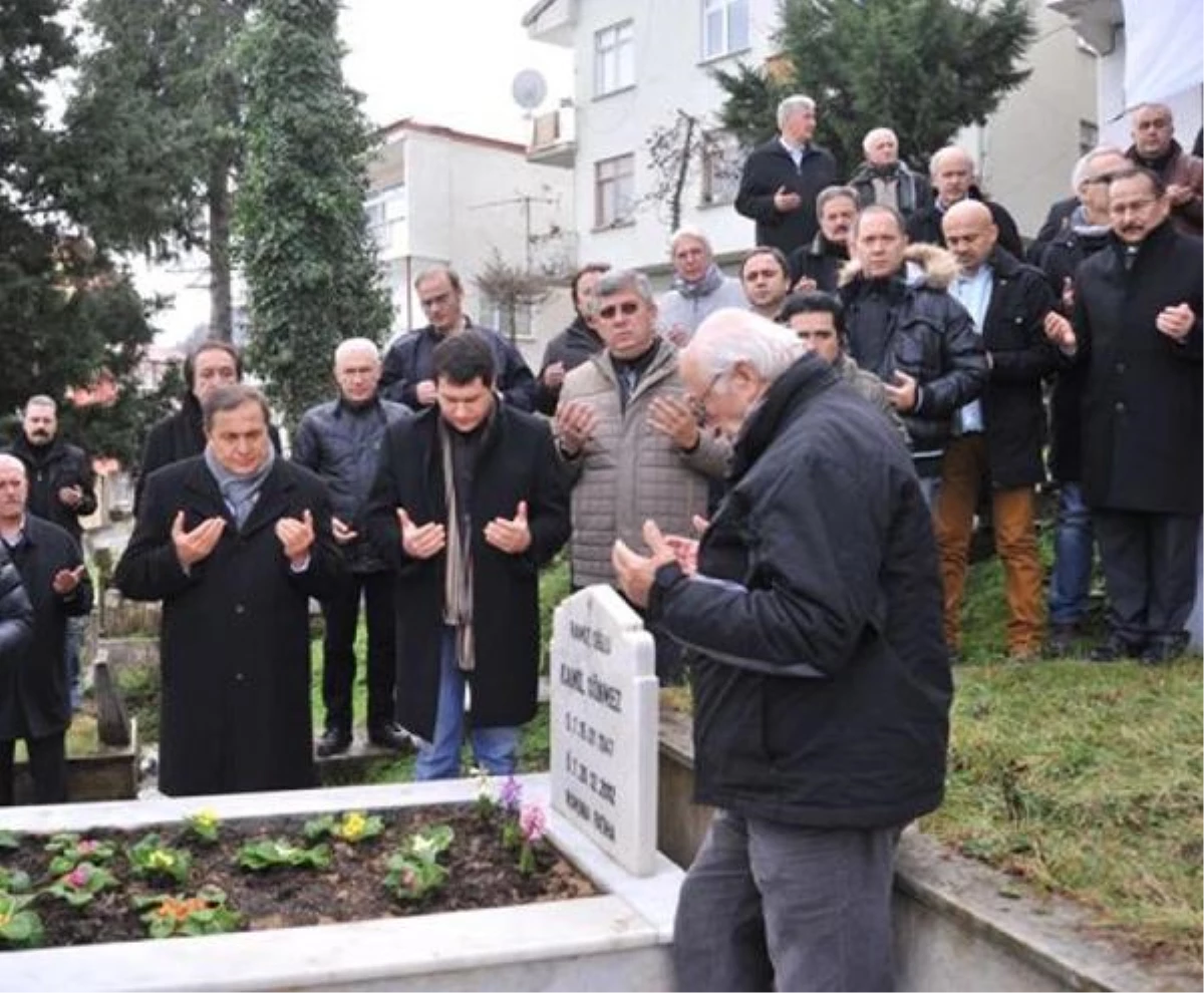 Sanatçı Kamil Sönmez Mezarı Başında Anıldı