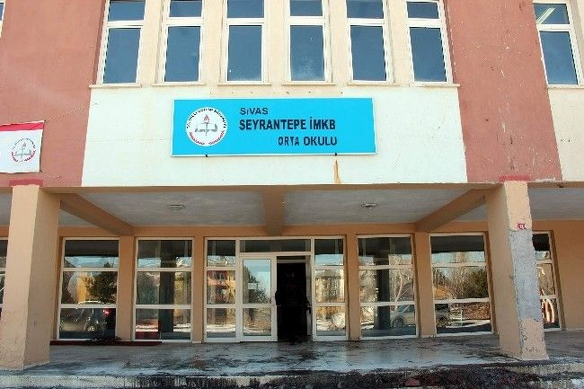Seyrantepe İMKB Ortaokulu\'nda Onarım Devam Ediyor