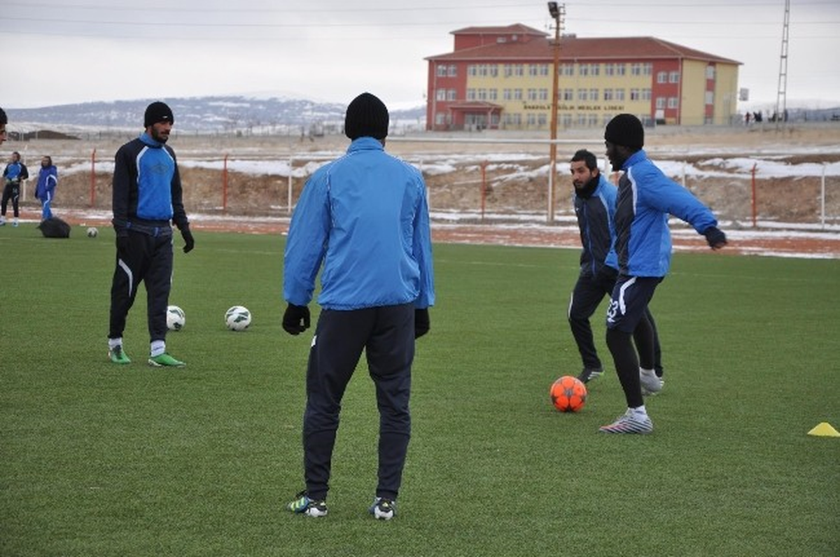 Sorgun Belediyespor İki Yabancı Futbolcu Getirdi