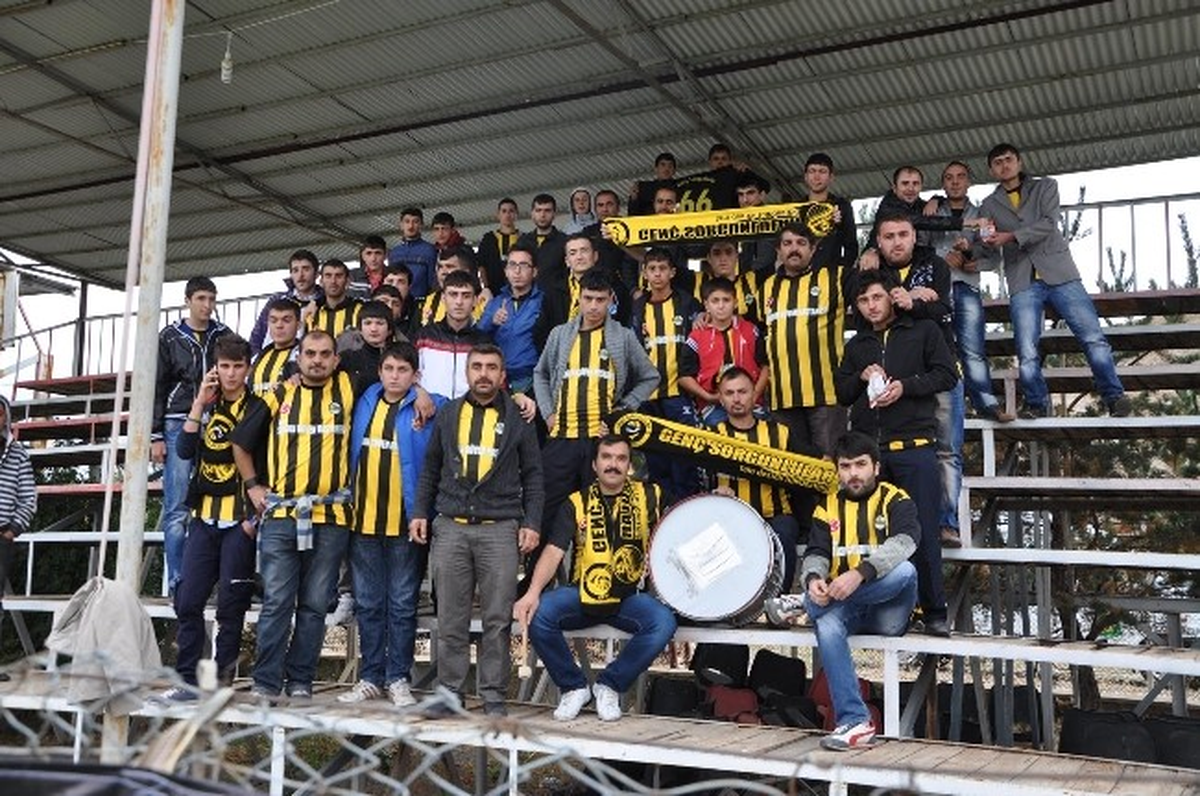 Sorgun Belediyespor Taraftar Grubuna Esnaftan 100 Adet Forma