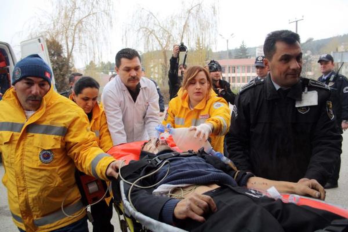 Torunundan Ayrılmak İsteyen Gelinine Kurşun Yağdırdı: 1 Ölü, 1 Yaralı-Yeniden