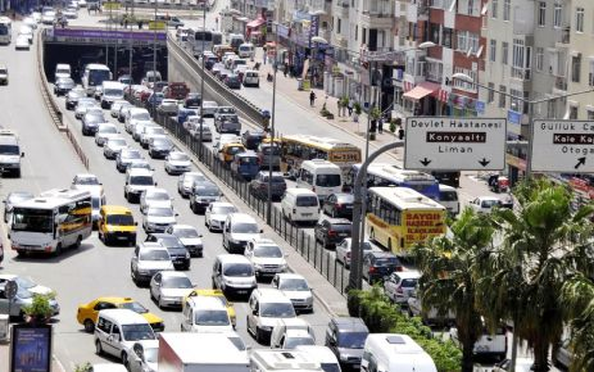 Türkiye\'deki 100 Motorlu Kara Taşıtından 4,7\'si Antalya\'da