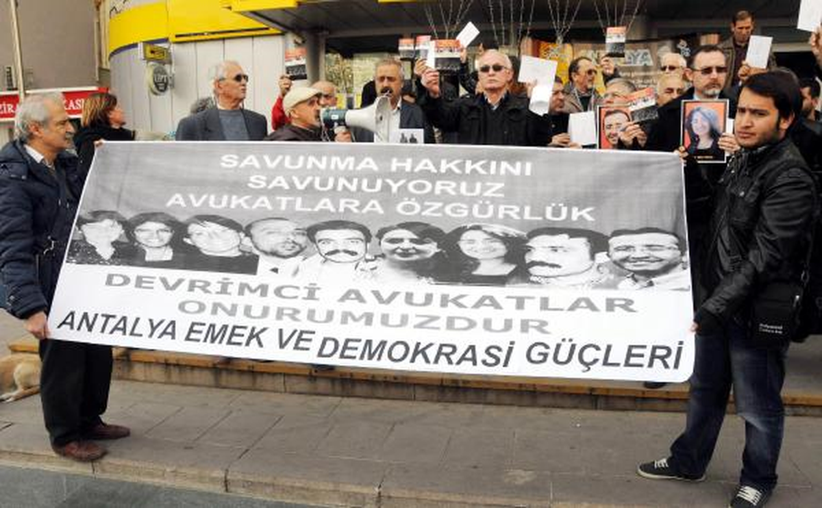 Tutuklu Avukatlara Dayanışma Kartı