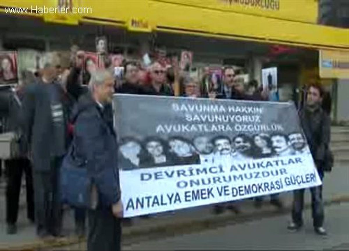 Tutuklu Avukatlara Dayanışma Kartı