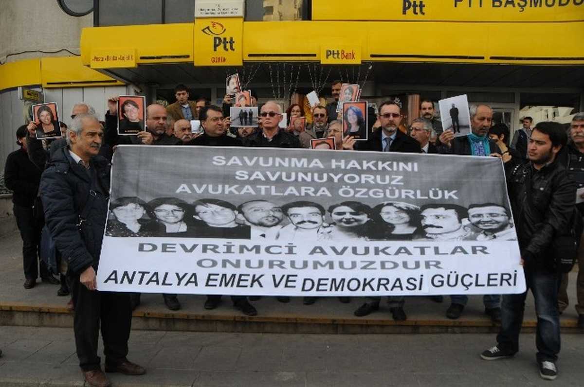 Antalya\'da Tutuklu Avukatlara Dayanışma Mektubu