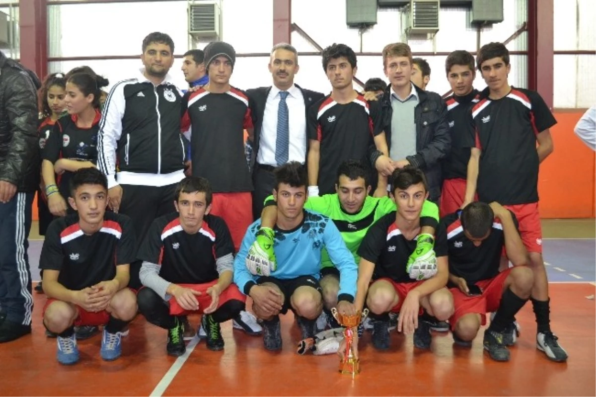 Van\'da Okullar Arası Futsal Müsabakaları Sona Erdi