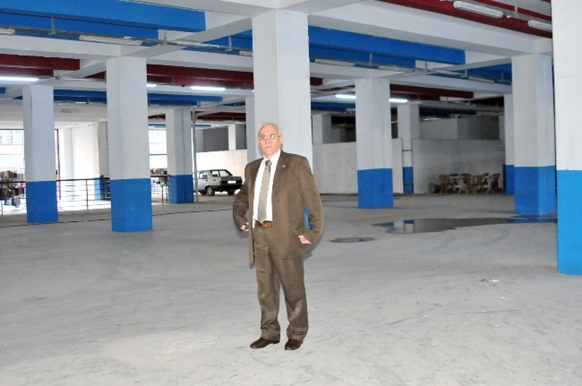 Yalovalı Pazarcılar Kapalı Pazar Yerinin Açılmasını Bekliyor