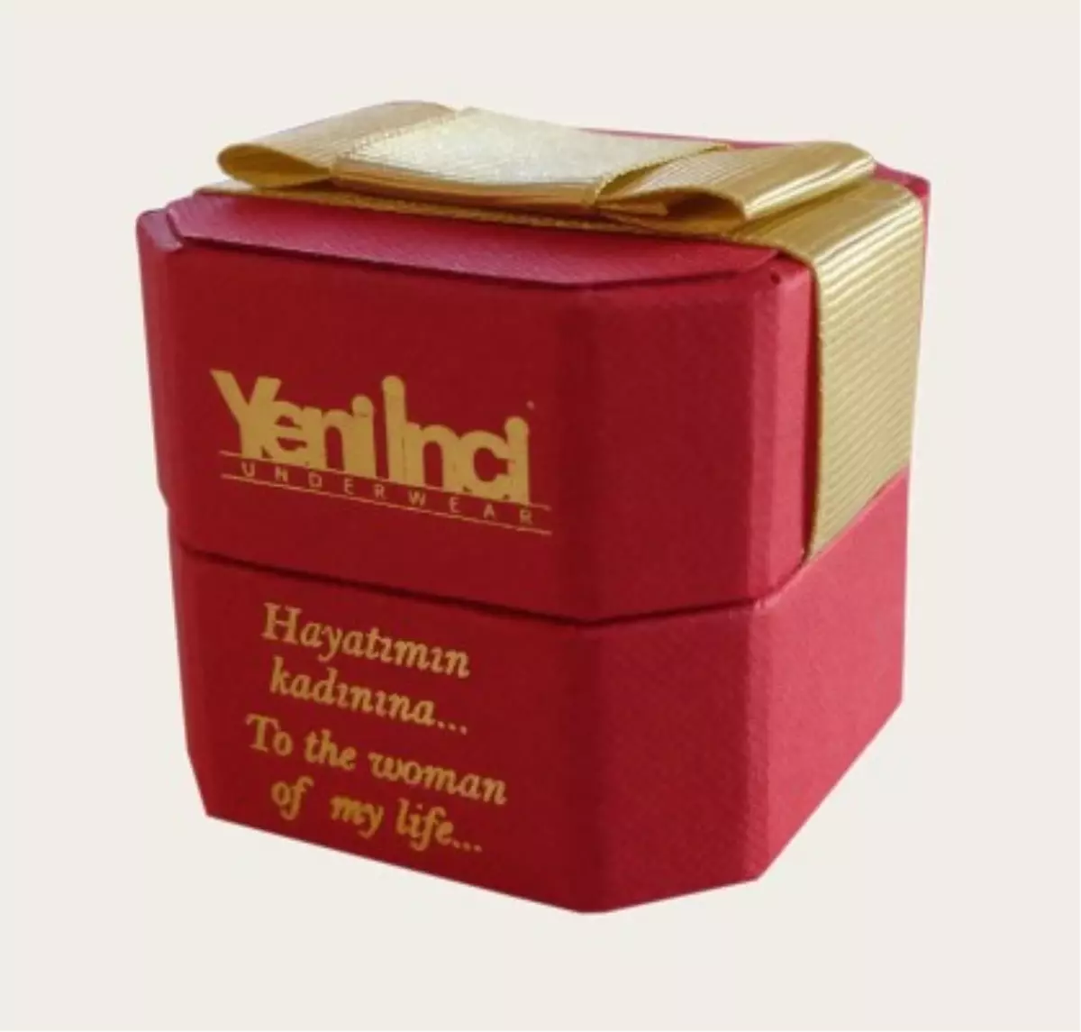 Yeni İnci\'nin Yüzük Kutusundan Çıkan Yılbaşı Sürprizi Kadınları Mutlu Ediyor