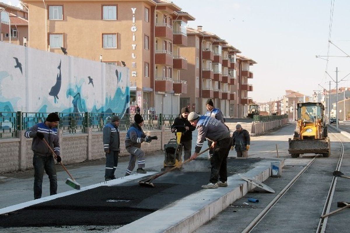 Yeni Tramvay Hattı Duraklarında Asfalt Çalışmaları