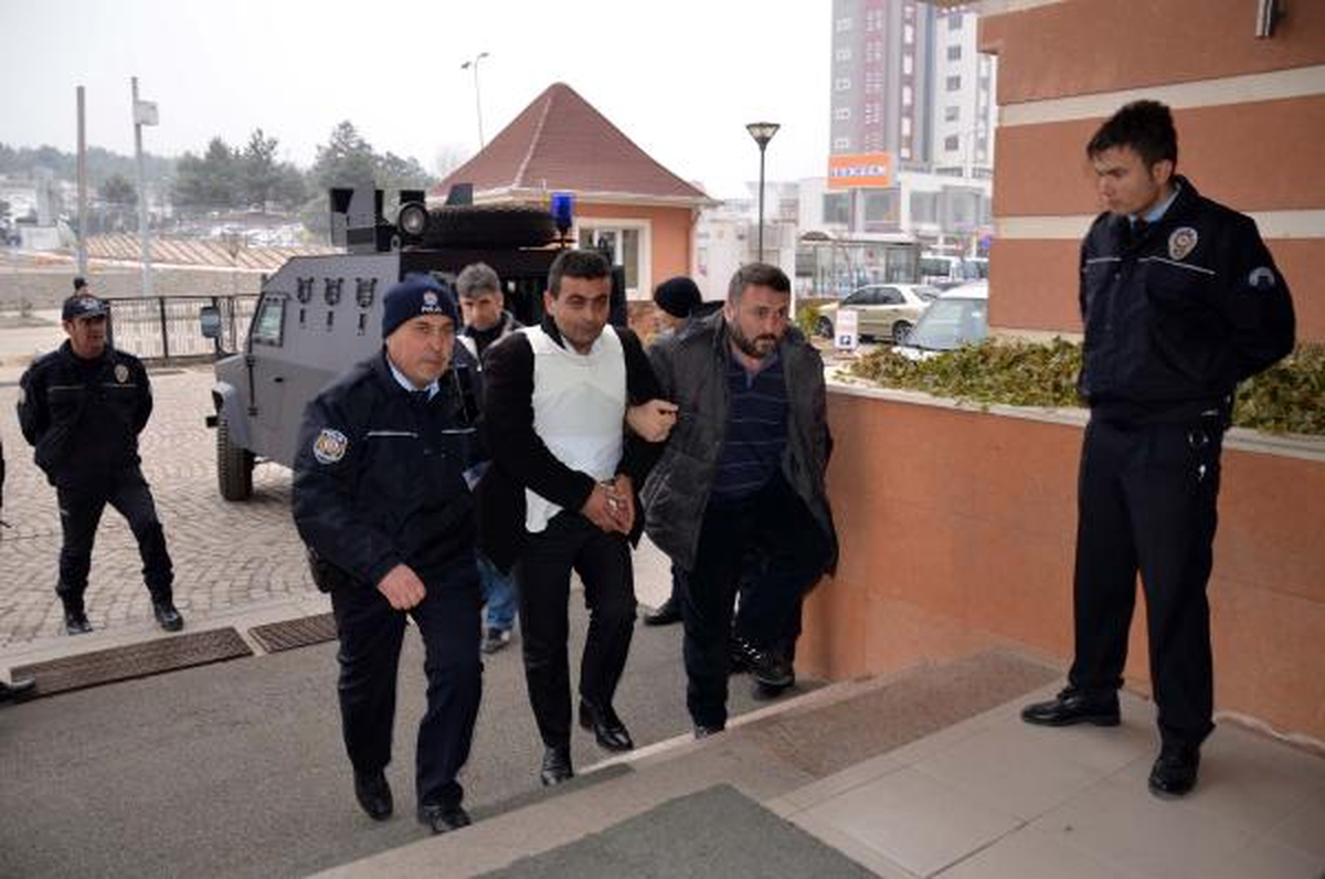 Adliye Bahçesindeki Cinayette, 2 Tutuklama