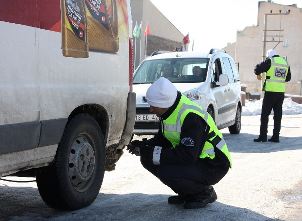 Ahlat Polisinden "Kış Lastiği" Denetimi
