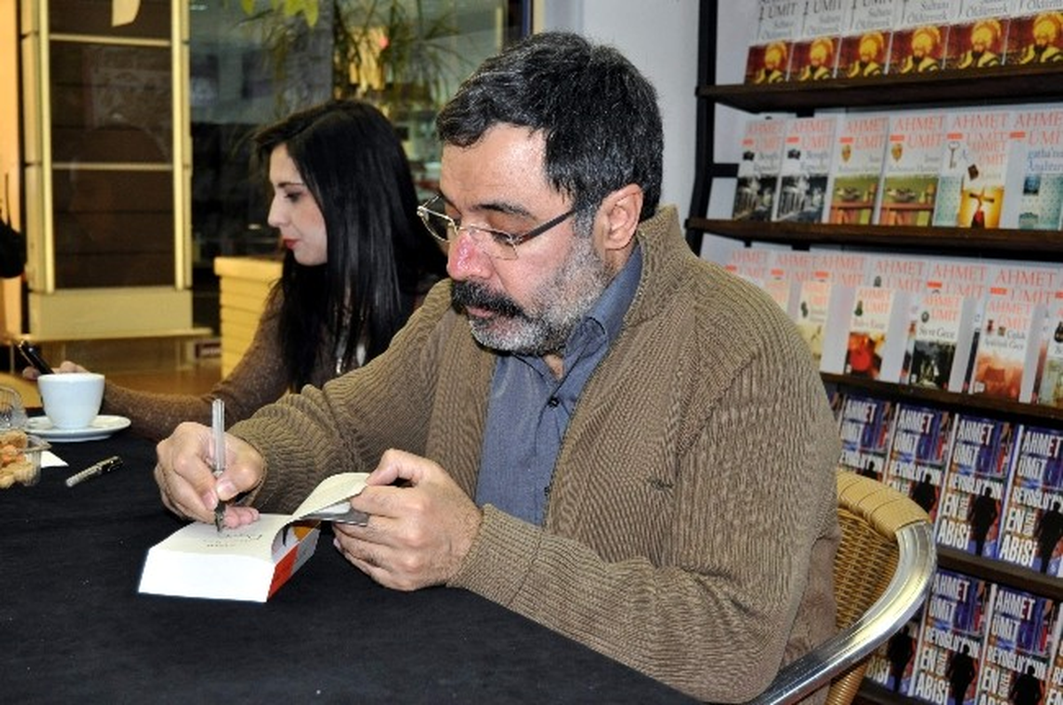 Yazar Ahmet Ümit Eskişehir\'de Okurlarıyla Buluştu