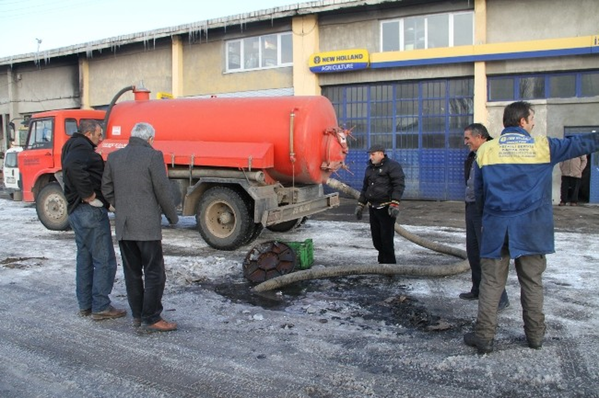 Ardahan\'da Kanalizasyon Şebekesi Dondu