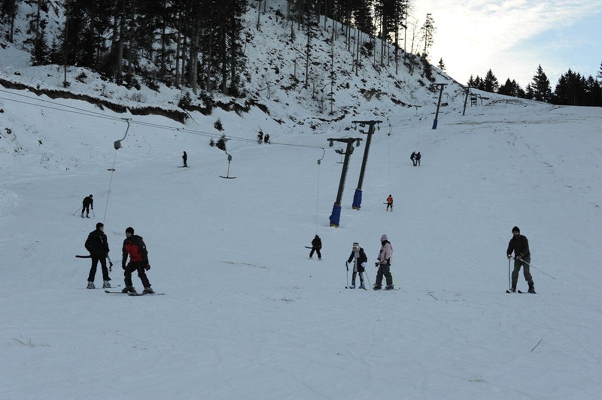 Atabarı Kayak Merkezinde Kar Kalınlığı 90 cm\'ye Ulaştı