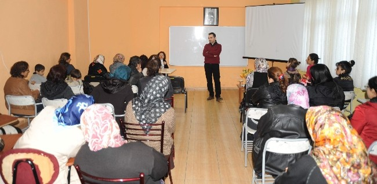 Aydın\'da Velilere \'Anne Baba Okulu\' Semineri