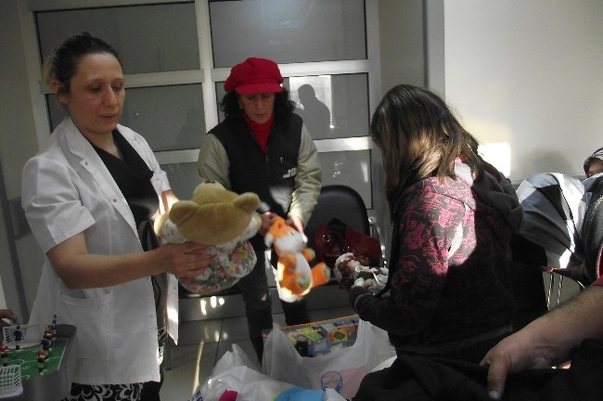 Bafra Umut Derneği Lösemili Çocukları Sevindirdi