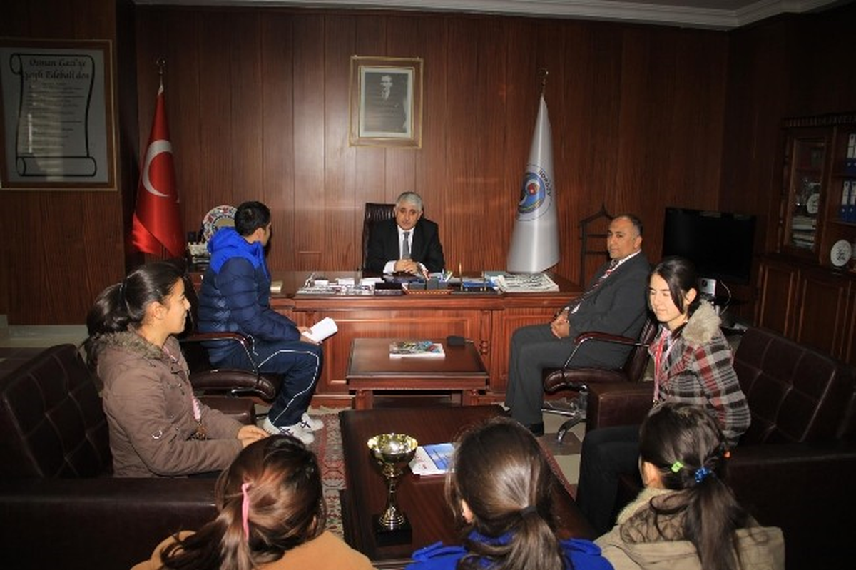 Başarılı Sporcular Sorgun Belediye Başkanı Ahmet Şimşek\'i Ziyaret Etti