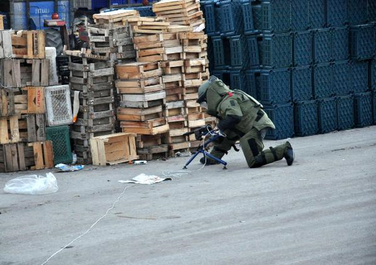 Bomba Süsü Verilen Paket İmha Edildi