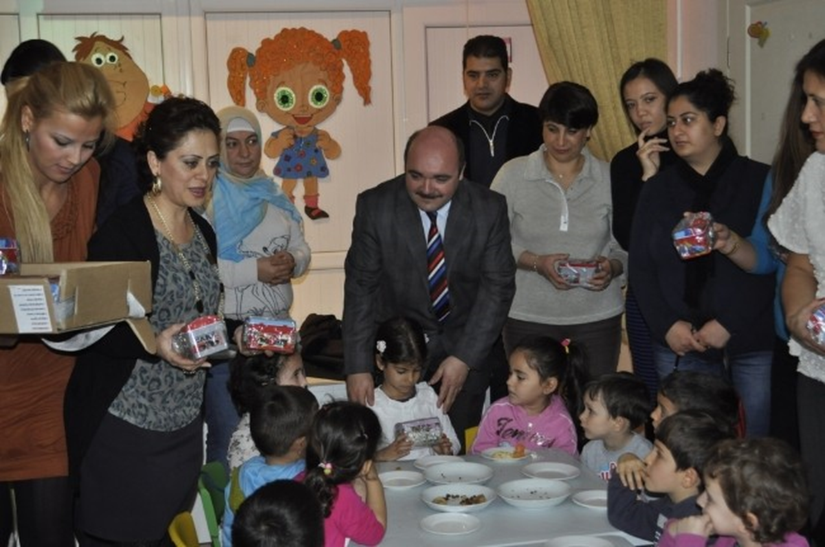 Burhaniye\'de Minikler Yerli Malı Haftası Kutladı