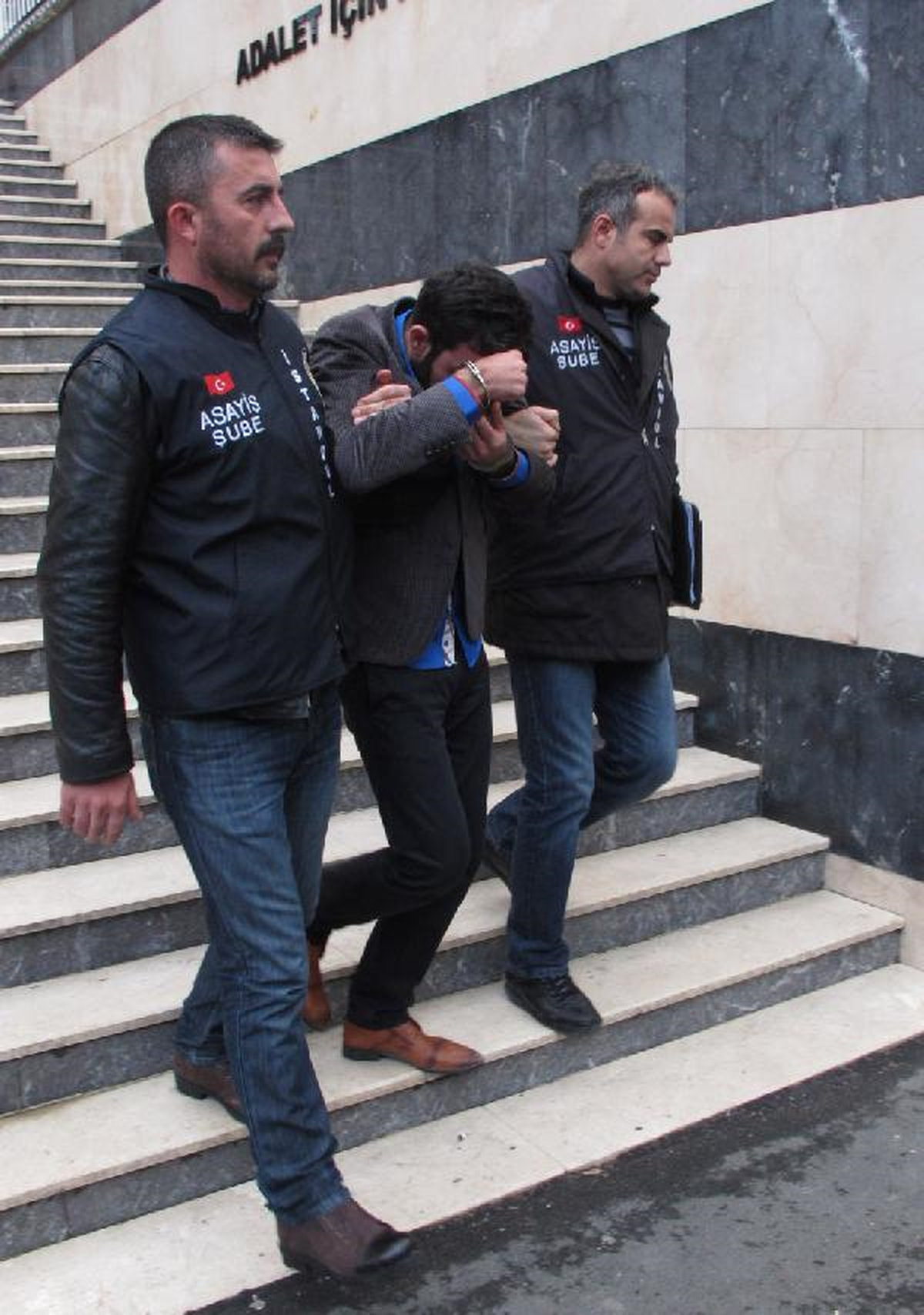 Çaldığı Minibüs İçin "Şanzımanını Sökerim" Diyerek Para İstemiş