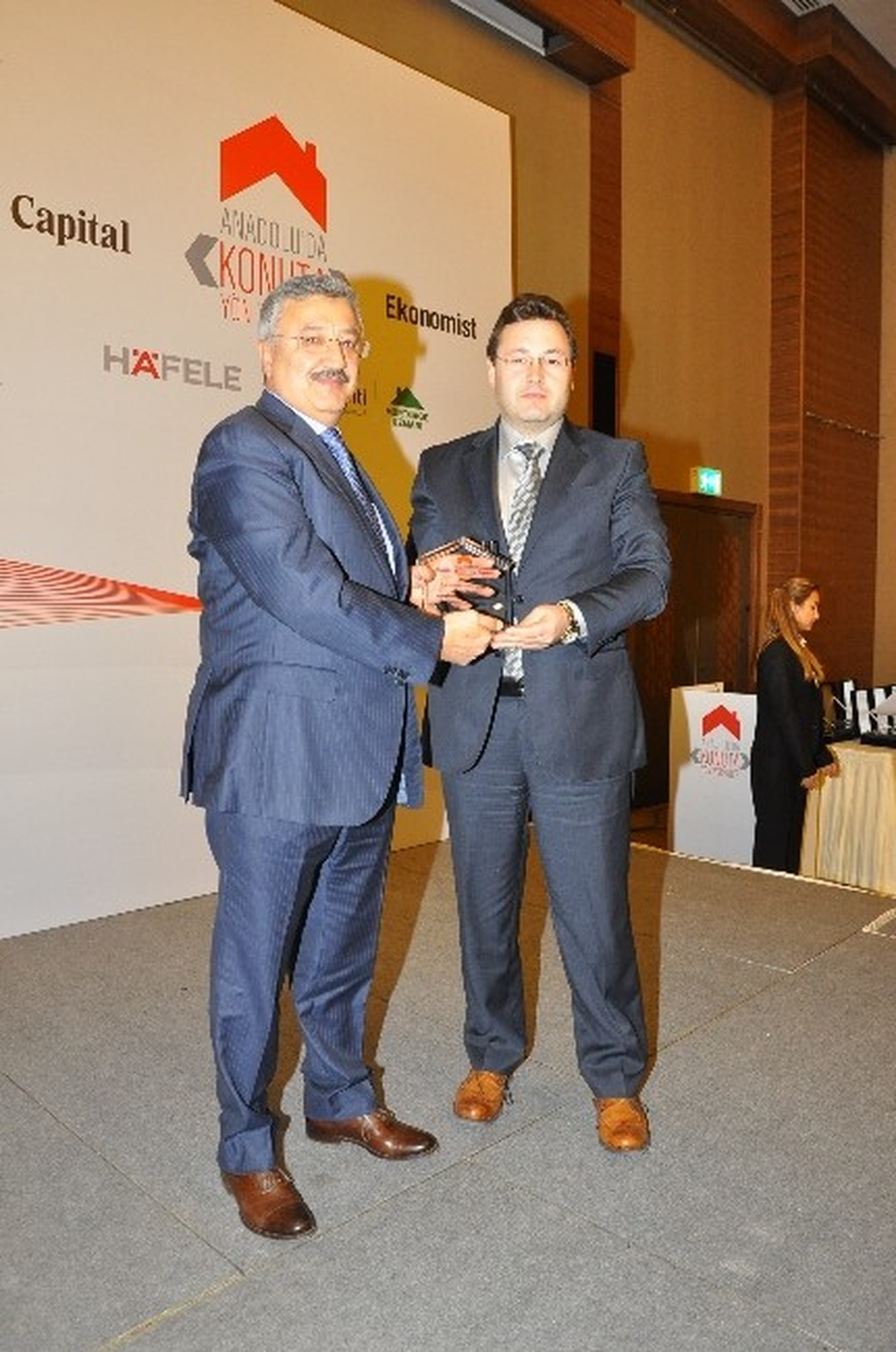 Capital ve Ekonomist\'ten Necip Nasır\'a Sektöre Katkı Ödülü