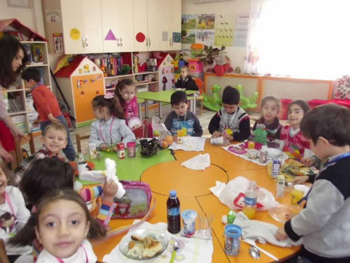 Çiçeklerden Öğretmenlerine Yerli Malı Sürprizi