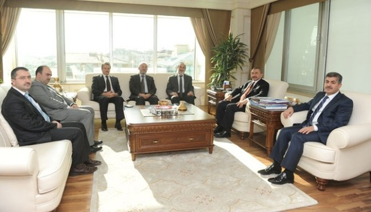 Diyanet İşleri Başkan Yardımcısı, Başkan İsmail Erdem\'i Ziyaret Etti