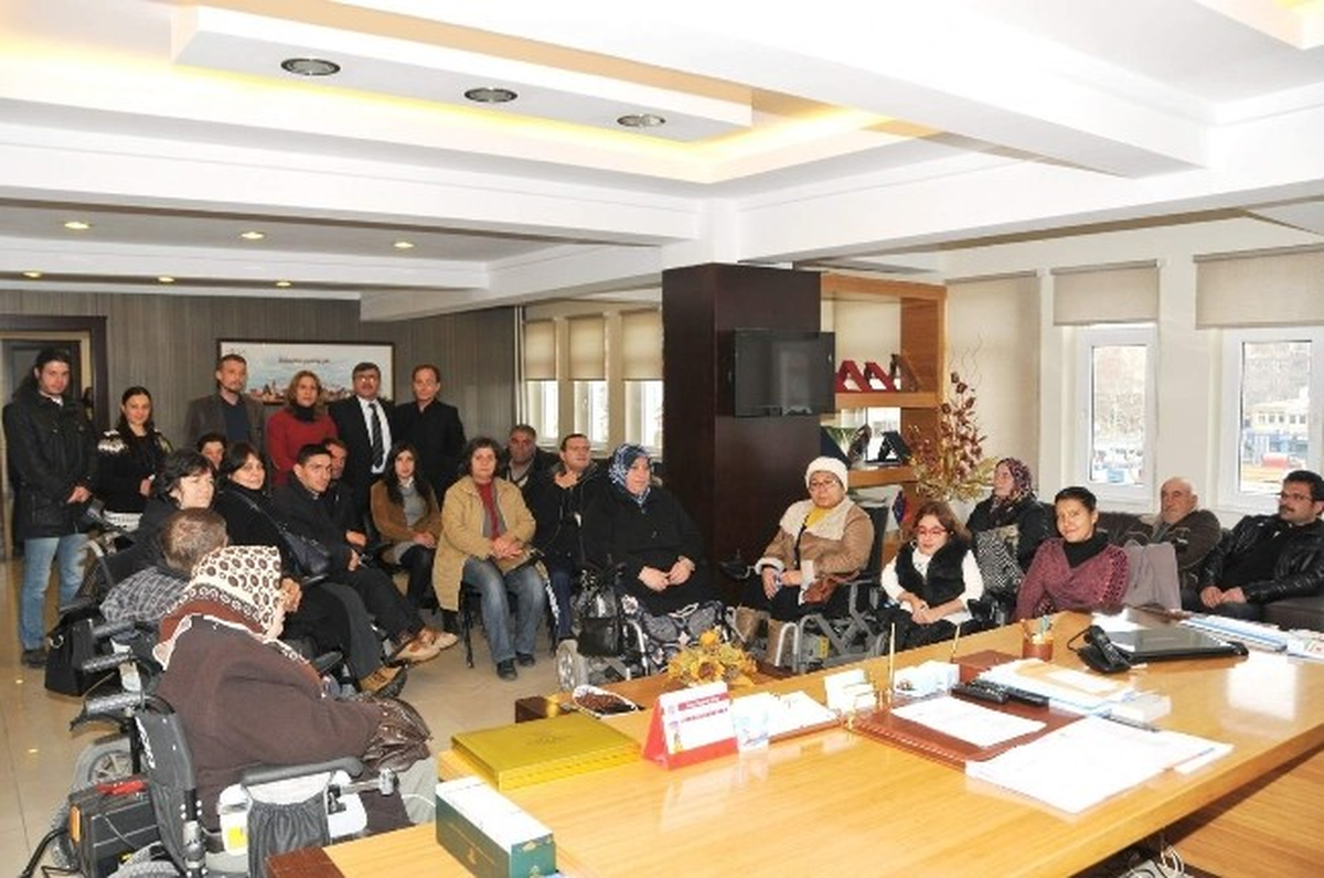 Engellilerden Belediye Başkanı Faruk Akdoğan\'a Ziyaret