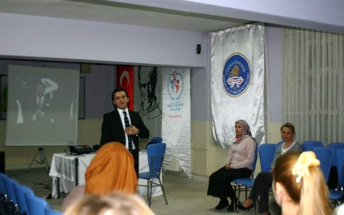 Gediz\'de Sosyal Medya Eğitim Semineri Verildi