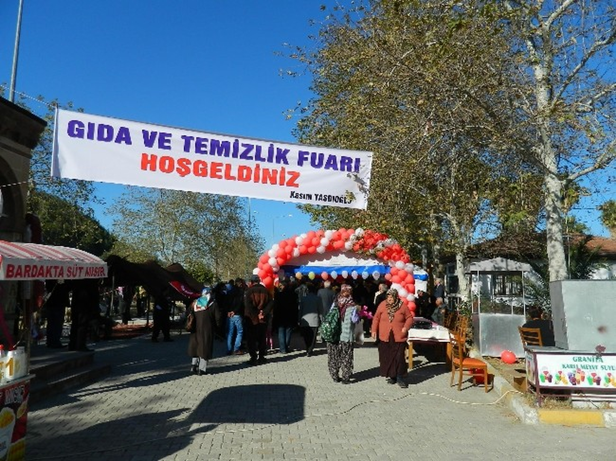 Kadirli\'de Gıda ve Temizlik Fuarı Açıldı