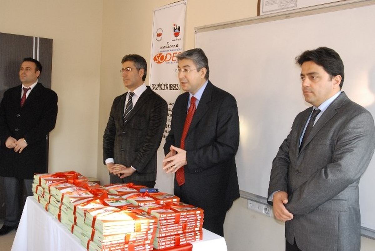 Kaymakam Yılmaz\'dan Sbs ve Ygs Öğrencilerine \'Ücretsiz Kitap\'