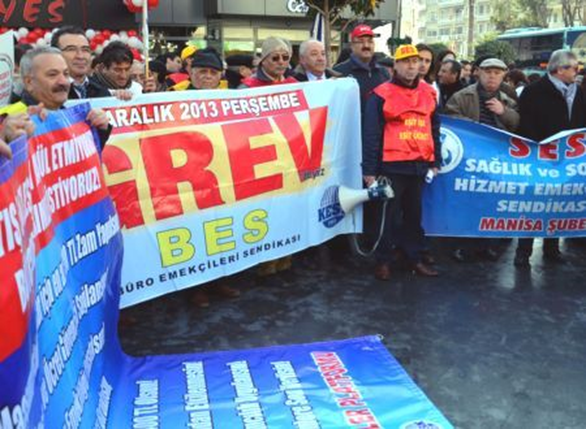 Manisa\'da KESK Üyelerinden İş Bırakma Eylemi