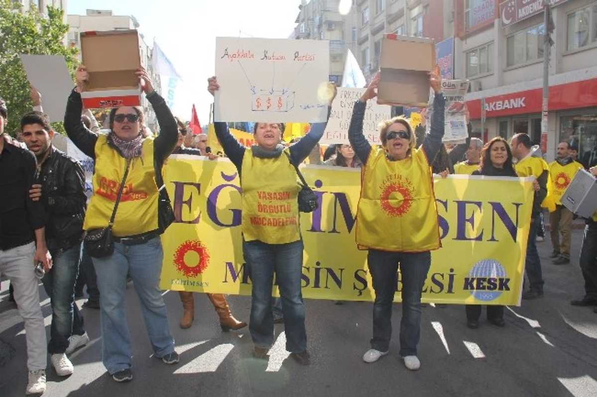 Mersin\'de KESK Üyeleri Bir Günlük Greve Gitti