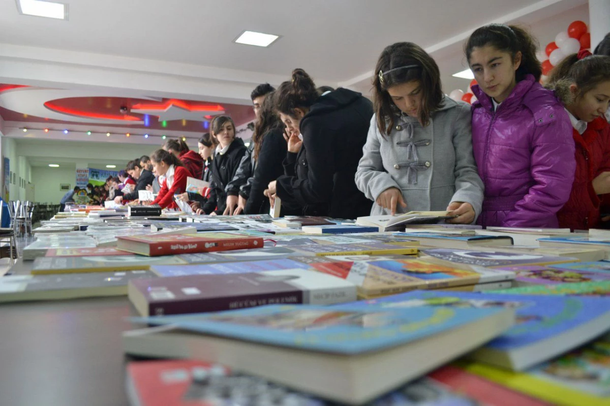 Kırıkkale Bahçılı\'da Kitap Fuarı Açıldı