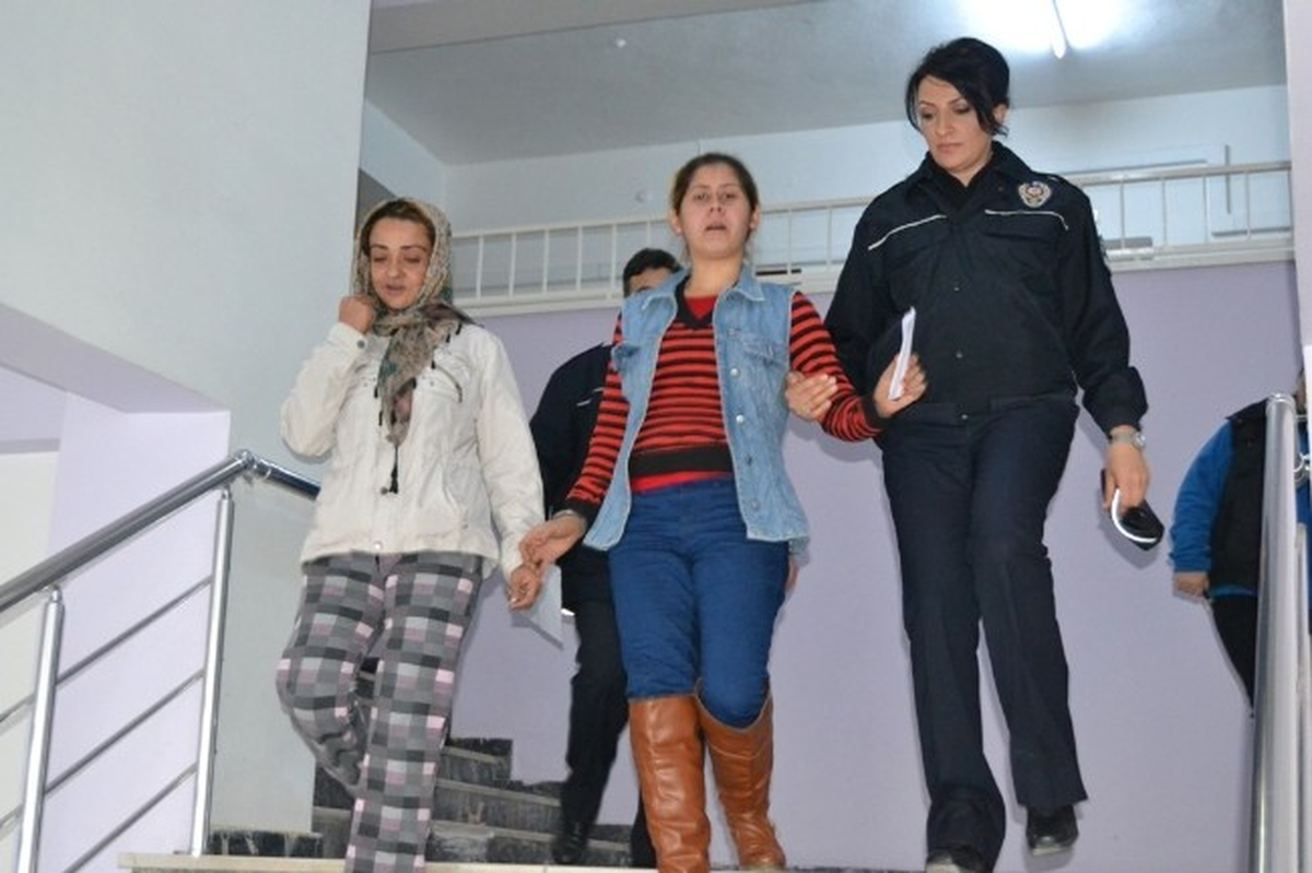 Kocaeli\'de Suçüstü Yakalanan 2 Kadın Hırsız Tutuklandı