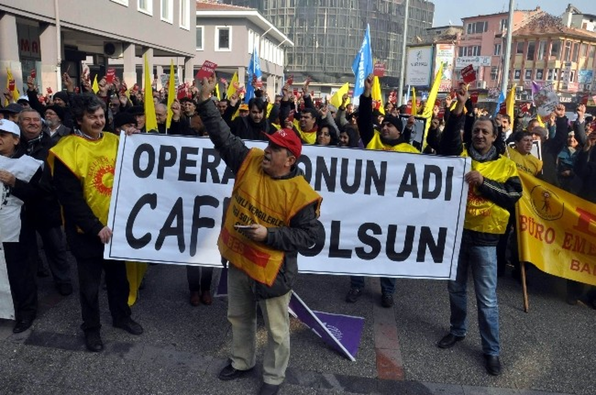 Memurlar 2014 Bütçesini Protesto Etti