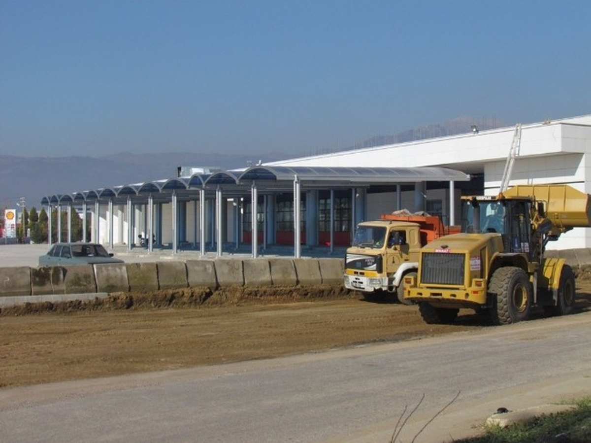 Ödemiş\'te Yeni Garaja Kolay Ulaşım İçin Kollar Sıvandı