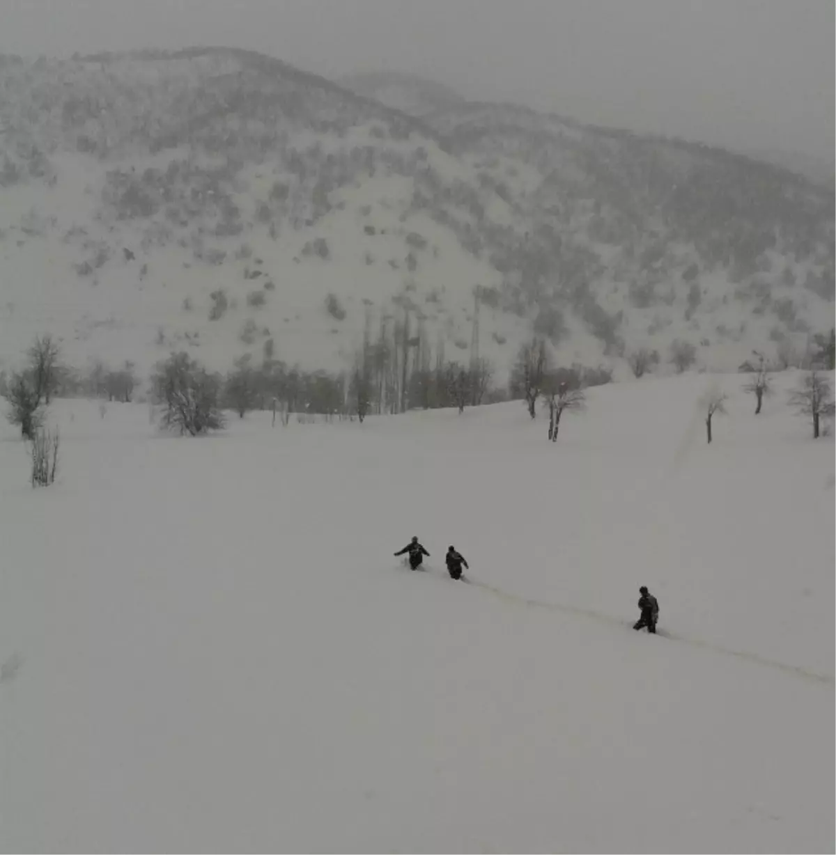Olumsuz Hava Şartları Elektrik Kesintilerine Neden Oluyor