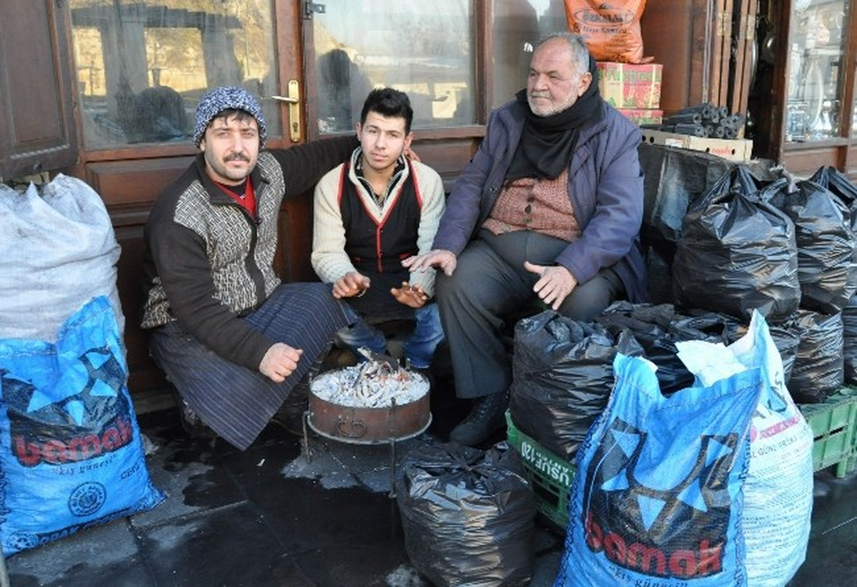 Hem Satıyorlar Hem Yakıyorlar