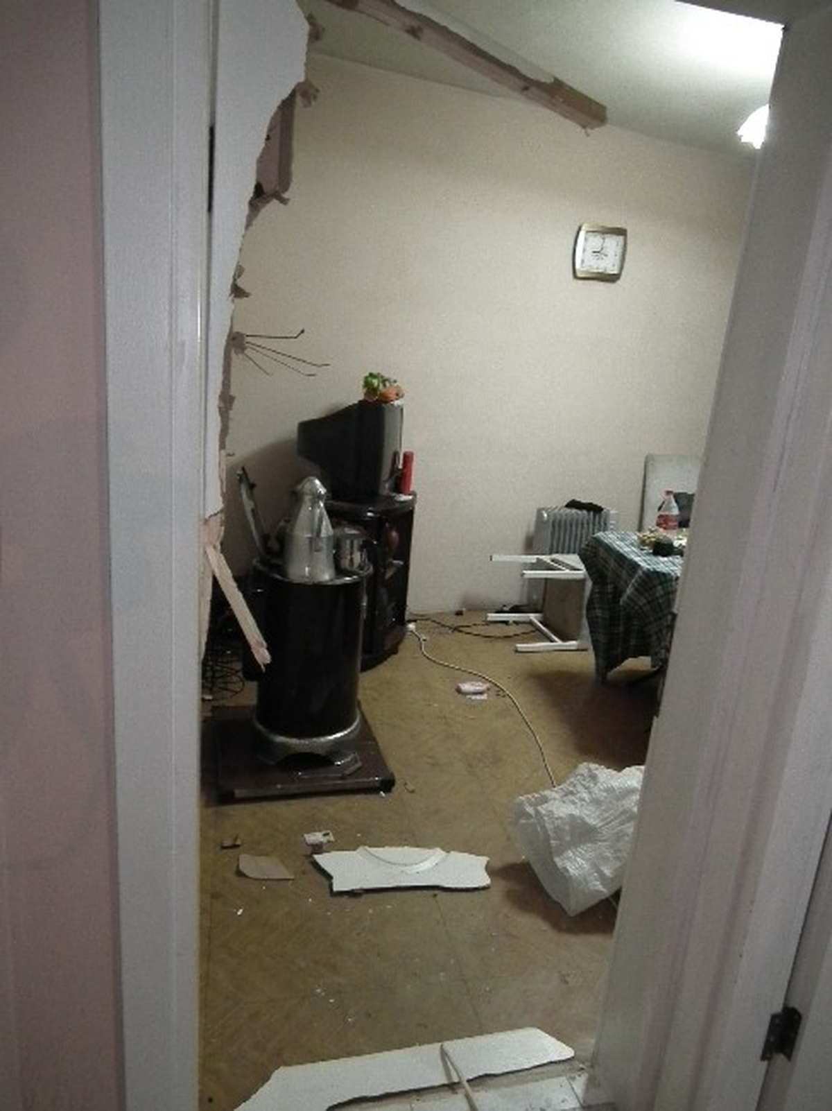 Patlayan Sprey Kutusu Evi Savaş Alanına Çevirdi: 2 Yaralı
