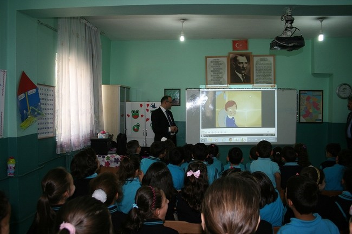 Saski, Su Kullanımı ve Hijyen Eğitimi Veriyor