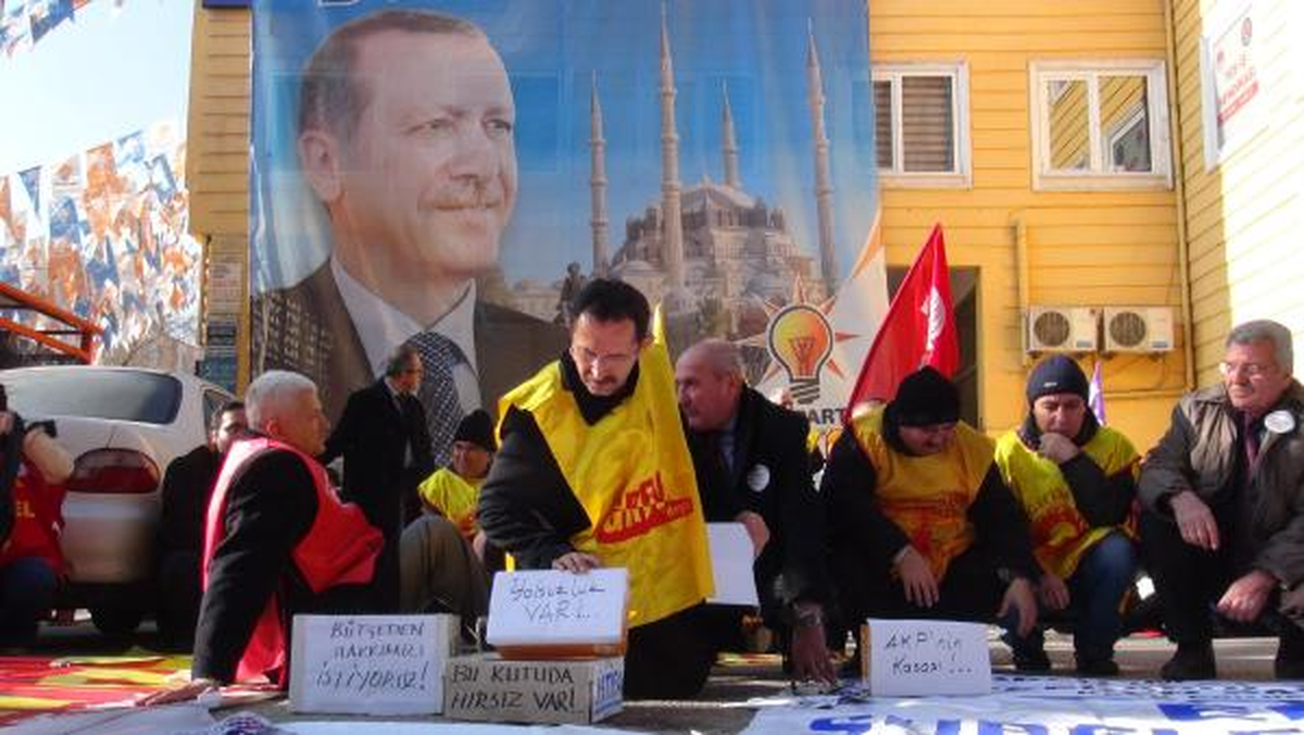 Sendikacılardan Ayakkabı Kutulu Eylem