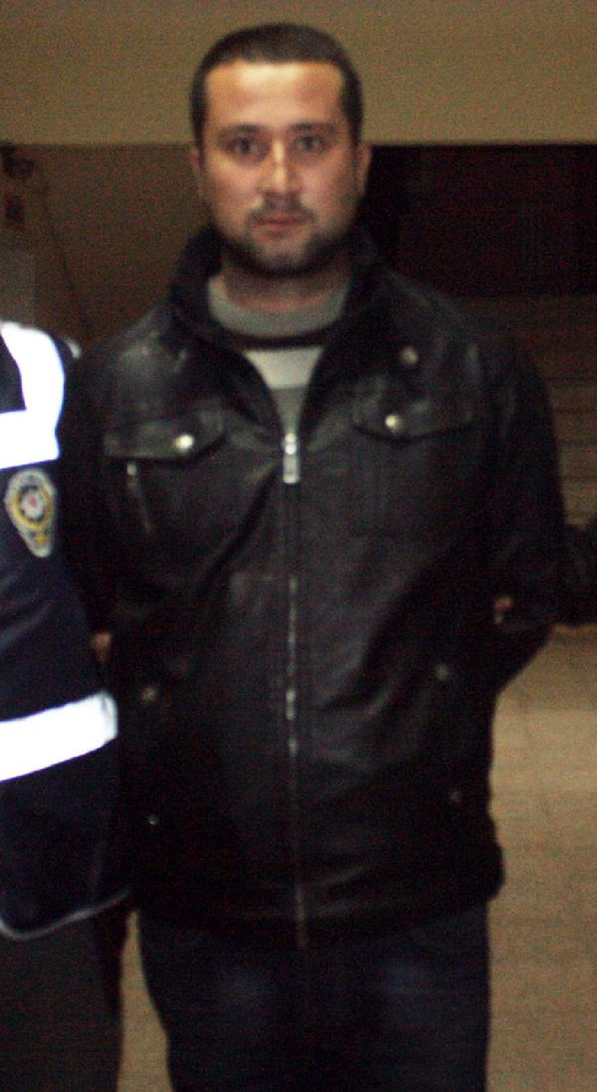 Serik\'te Bir Firari ile Aranan Bir Şüpheli Yakalandı