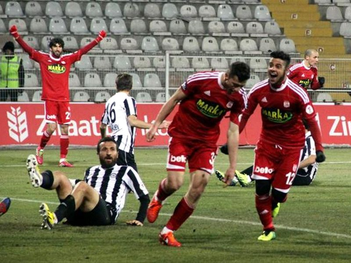 Sivasspor Gruplara Kaldı